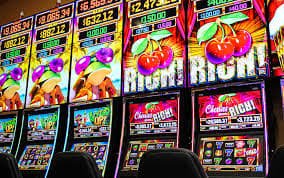 Gambaran platform theslot Weekly Cashback dengan antarmuka sportsbook dan live dealer